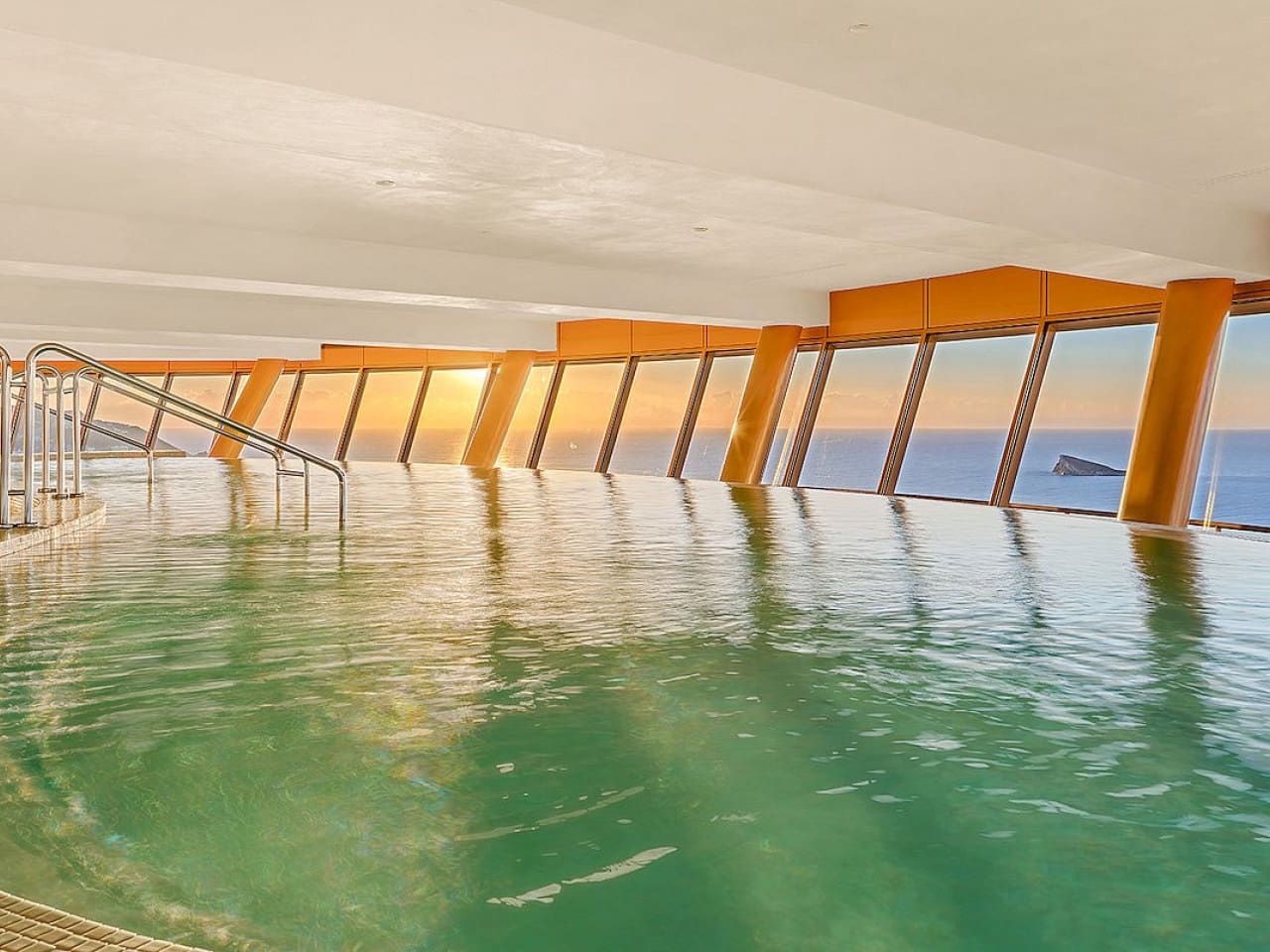 2 sypialnia Penthouse na sprzedaż w Benidorm z basenem - 1 170 000 € (Ref: 9319140)