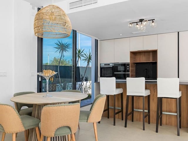 3 bedroom Villa for sale in La Manga del Mar Menor with pool - € 549,000 (Ref: 9319144)