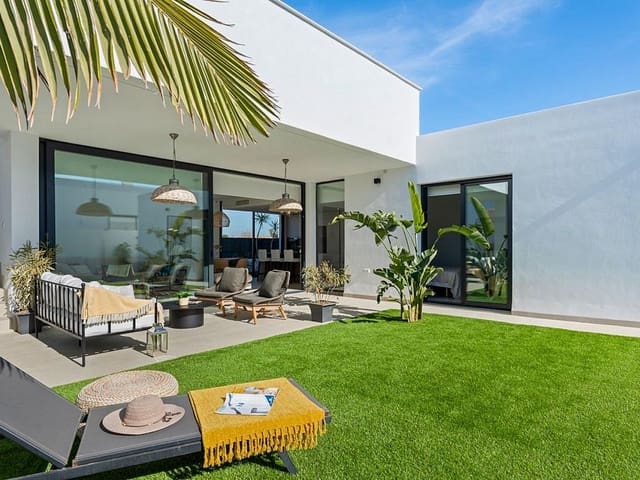 3 bedroom Villa for sale in La Manga del Mar Menor with pool - € 549,000 (Ref: 9319144)