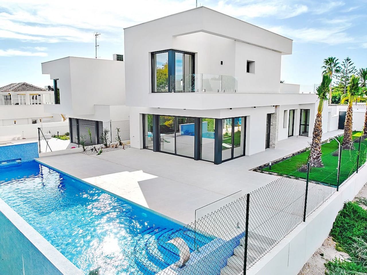 3 bedroom Villa for sale in Orihuela Costa with pool - € 760,000 (Ref: 9319150)