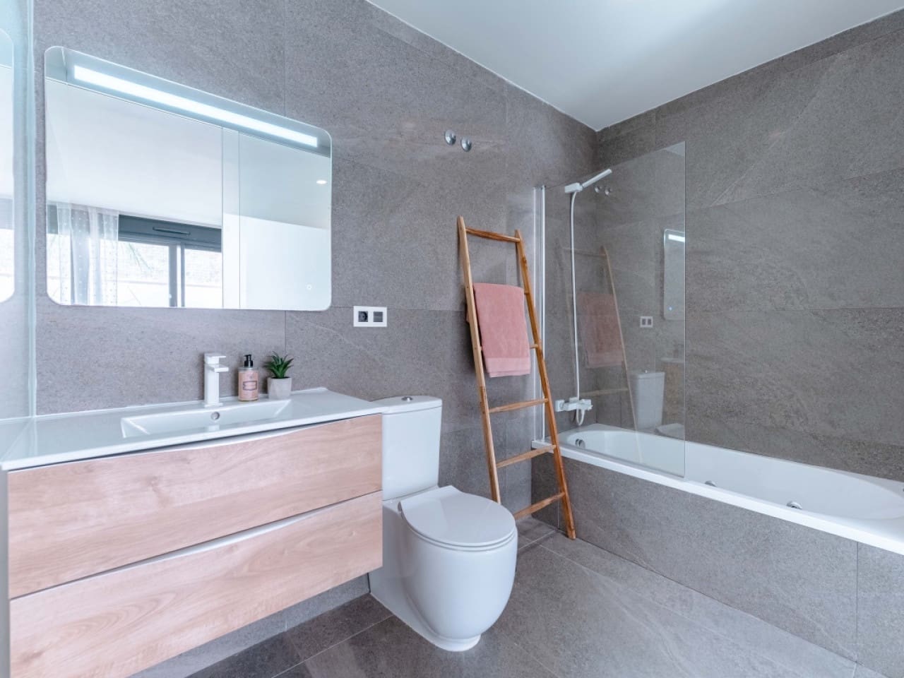 5 soverom Villa til salgs i San Miguel de Salinas med svømmebasseng - € 780 000 (Ref: 9338509)