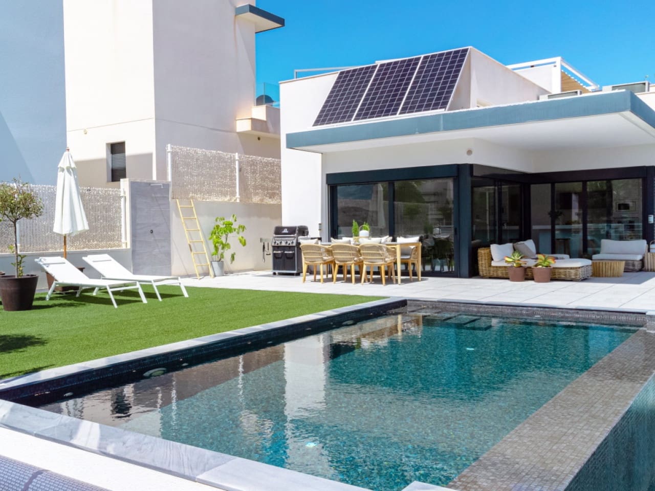 5 soverom Villa til salgs i San Miguel de Salinas med svømmebasseng - € 780 000 (Ref: 9338509)