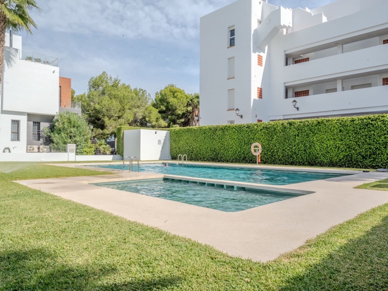 2 bedroom Villa for sale in Orihuela Costa with pool - € 242,000 (Ref: 9349739)