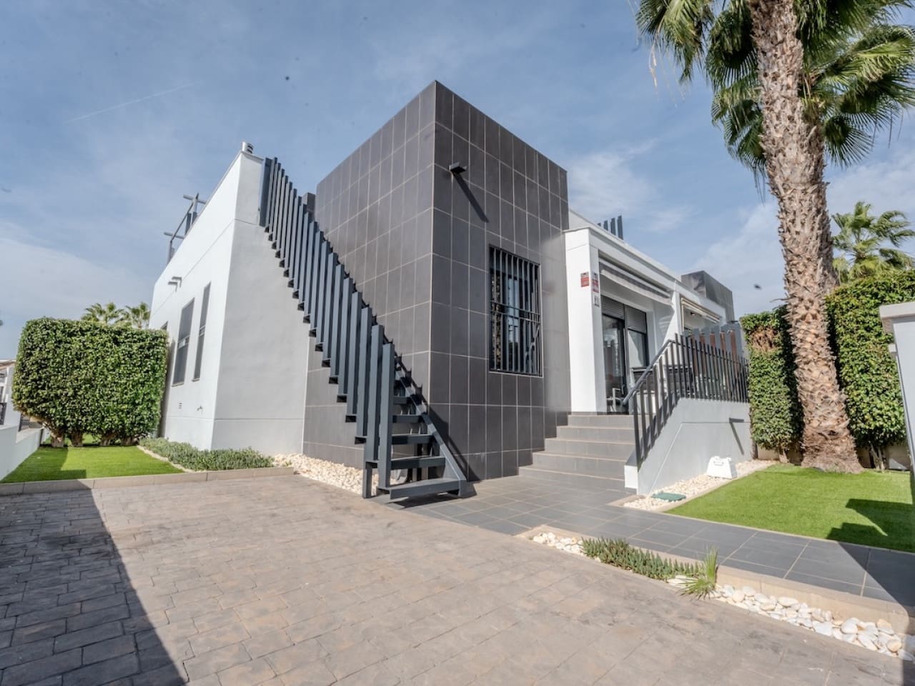 2 bedroom Villa for sale in Orihuela Costa with pool - € 242,000 (Ref: 9349739)