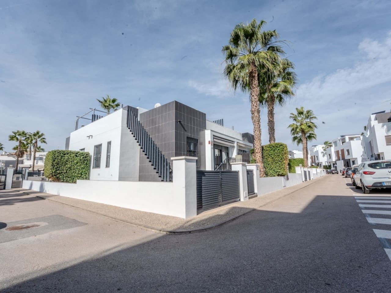 2 bedroom Villa for sale in Orihuela Costa with pool - € 242,000 (Ref: 9349739)