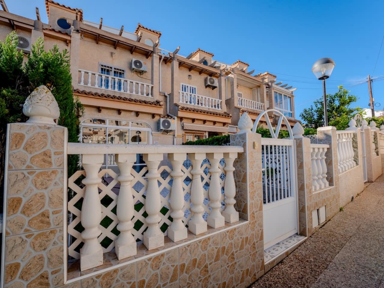 2 bedroom Townhouse for sale in Aguas Nuevas with pool - € 199,000 (Ref: 9400903)