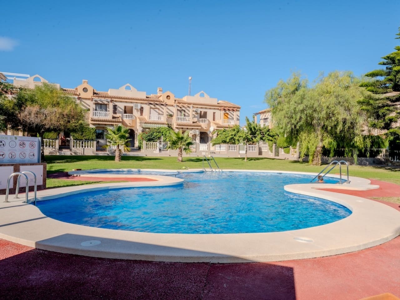 2 bedroom Townhouse for sale in Aguas Nuevas with pool - € 199,000 (Ref: 9400903)