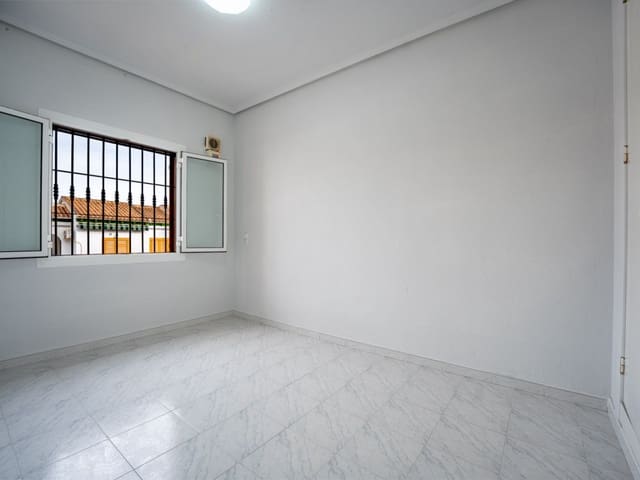 1 bedroom Apartment for sale in La Mata, Torrevieja with pool - € 152,000 (Ref: 9411225)