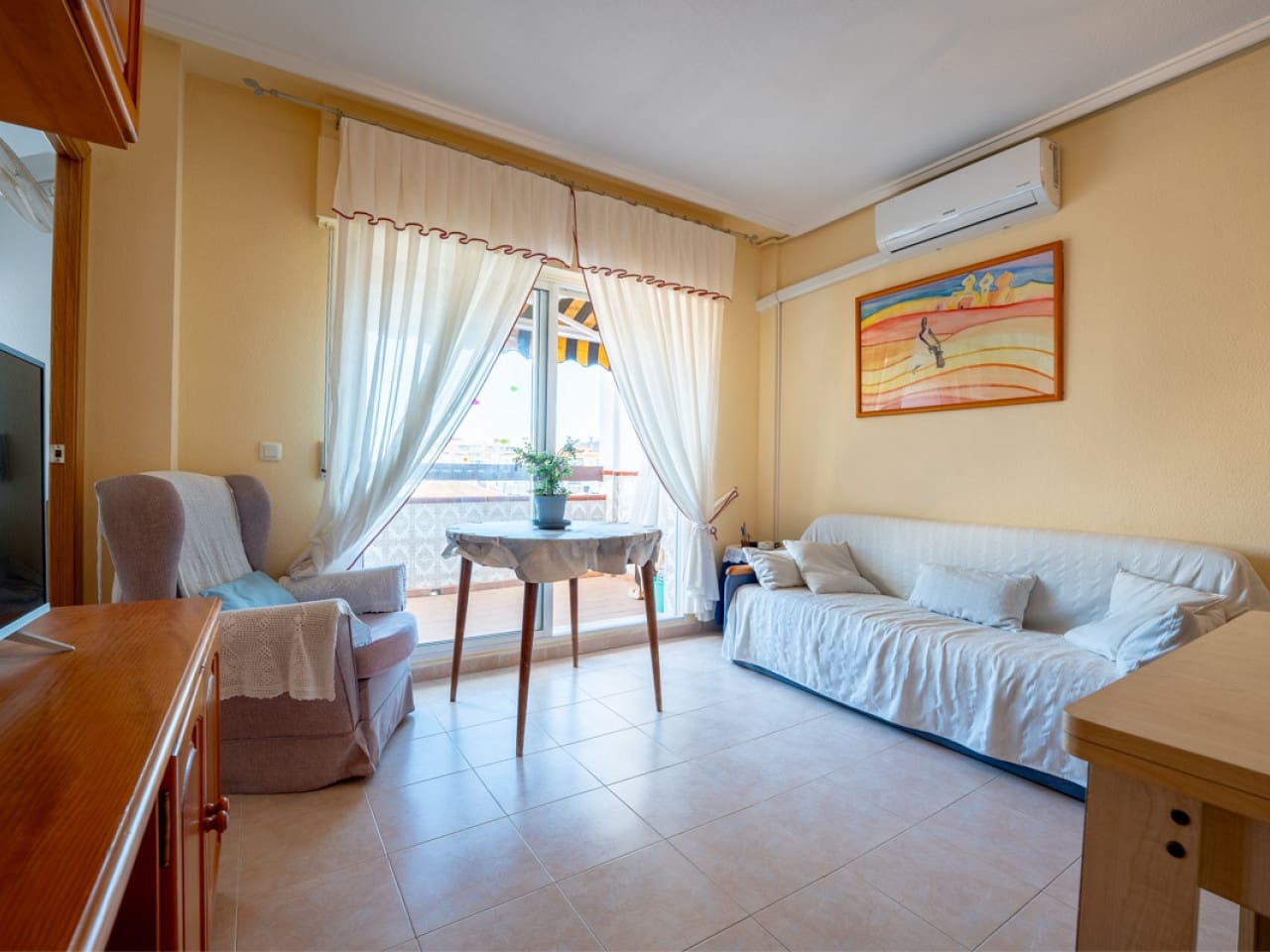 2 makuuhuone Huoneisto myytävänä paikassa Torrevieja mukana uima-altaan - 129 000 € (Ref: 9419939)