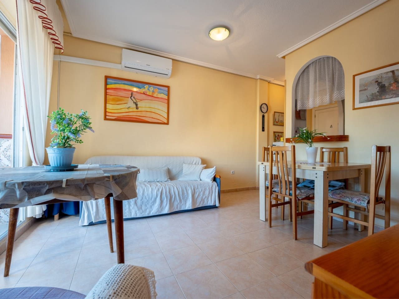 2 makuuhuone Huoneisto myytävänä paikassa Torrevieja mukana uima-altaan - 129 000 € (Ref: 9419939)