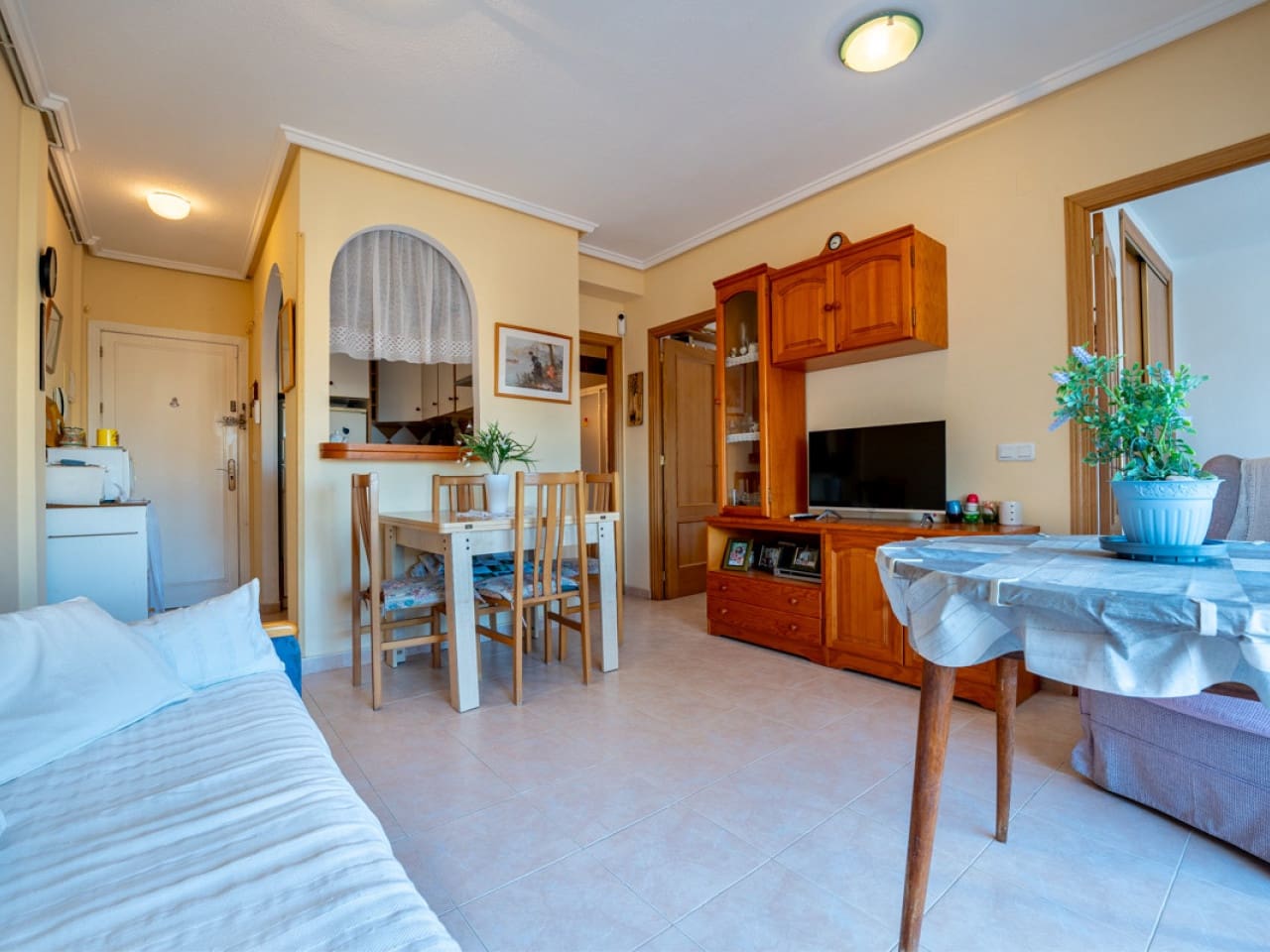 2 makuuhuone Huoneisto myytävänä paikassa Torrevieja mukana uima-altaan - 129 000 € (Ref: 9419939)