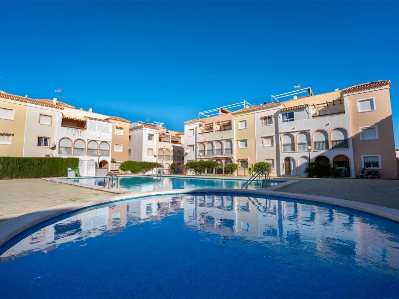 2 makuuhuone Huoneisto myytävänä paikassa Torrevieja mukana uima-altaan - 129 000 € (Ref: 9419939)