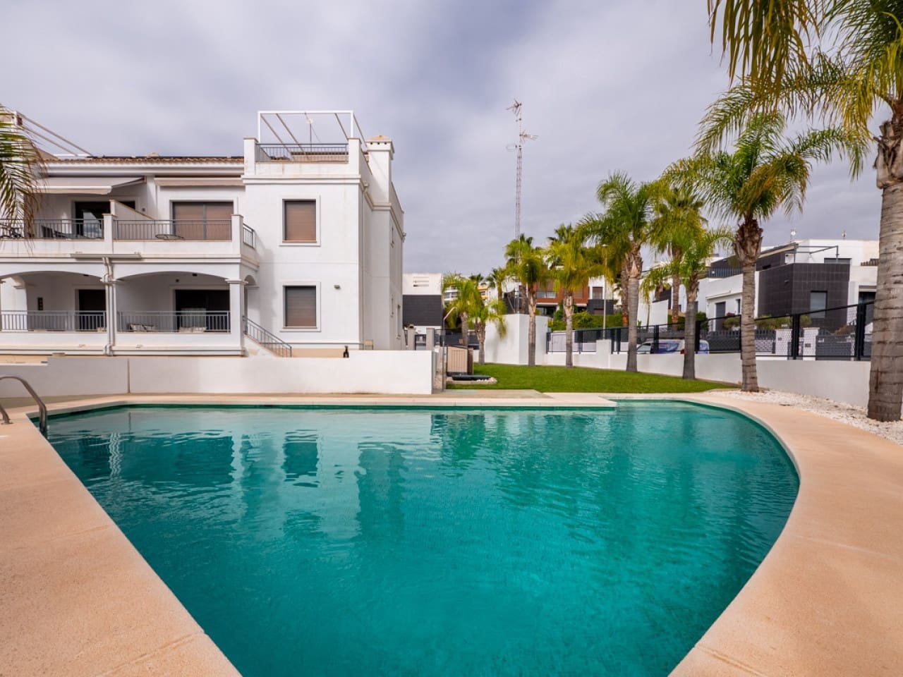 2 sypialnia Dom szeregowy na sprzedaż w Orihuela Costa z basenem - 249 000 € (Ref: 9433347)