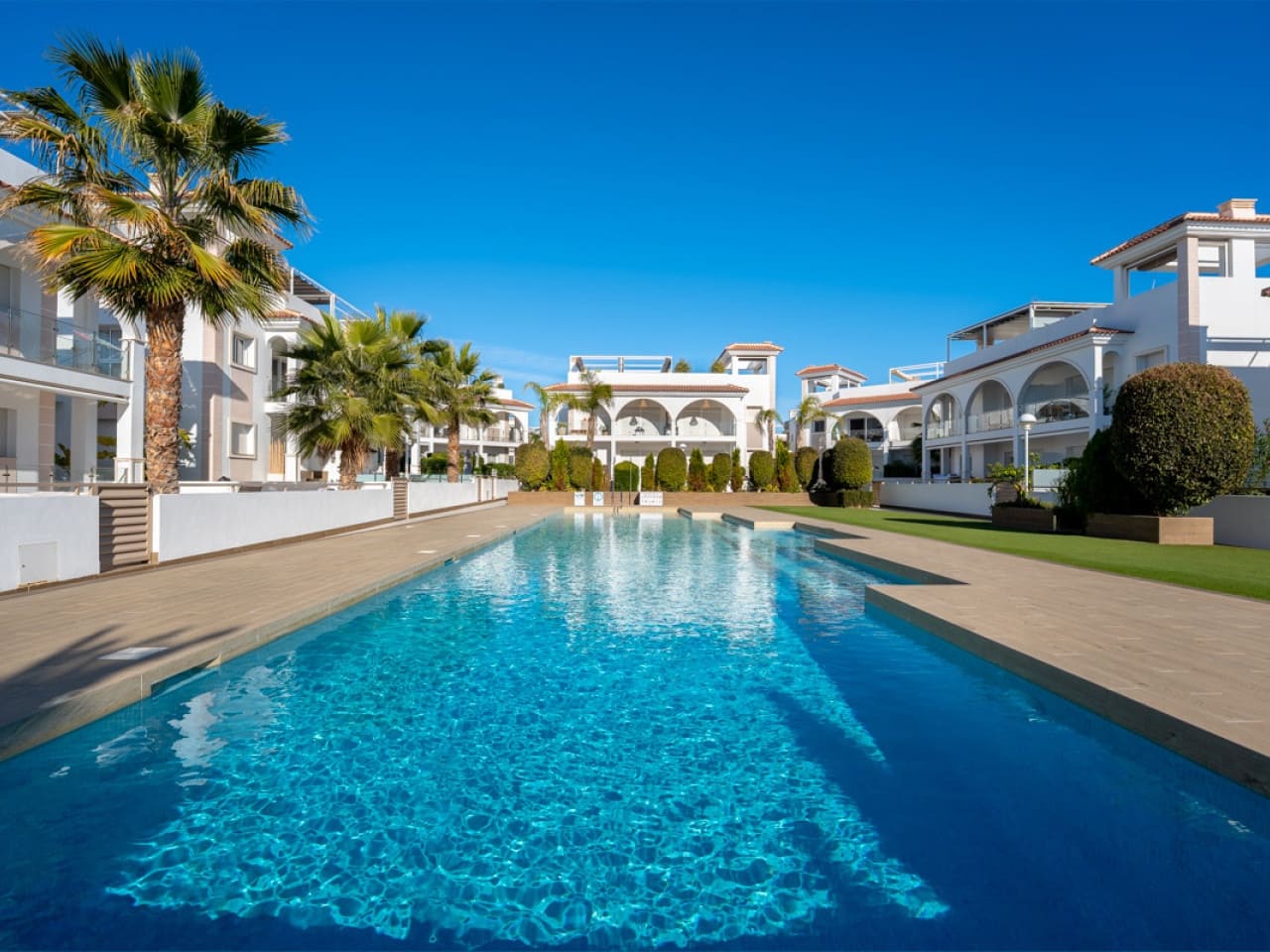 2 bedroom Apartment for sale in Rojales with pool - € 309,000 (Ref: 9459451)