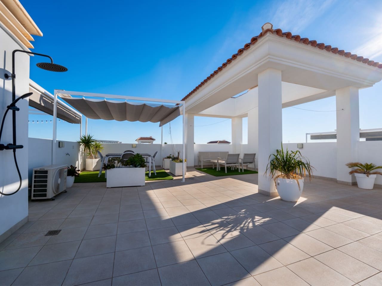 2 bedroom Apartment for sale in Rojales with pool - € 309,000 (Ref: 9459451)