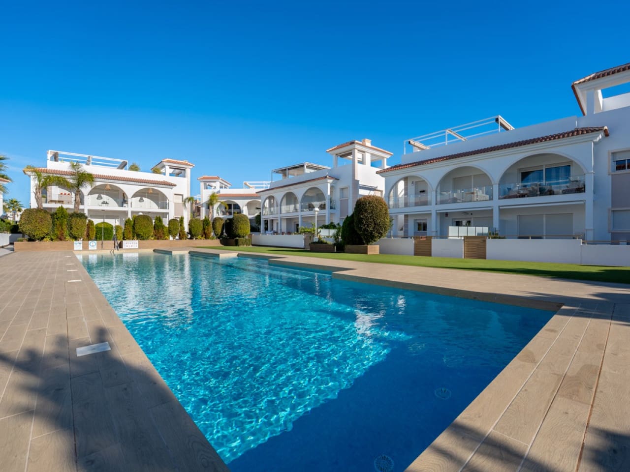 2 bedroom Apartment for sale in Rojales with pool - € 309,000 (Ref: 9459451)