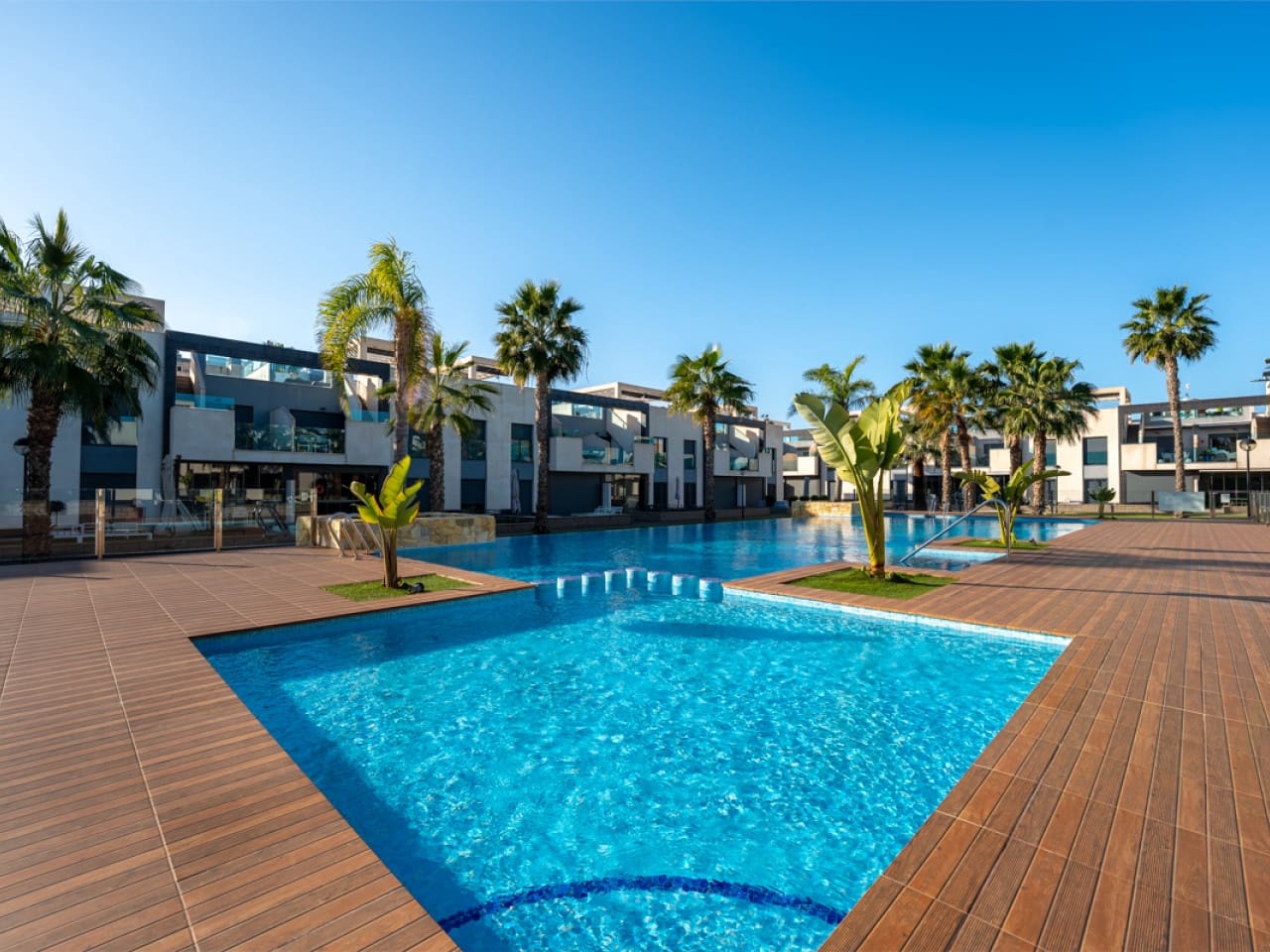 3 bedroom Apartment for sale in El Raso with pool - € 289,900 (Ref: 9491444)