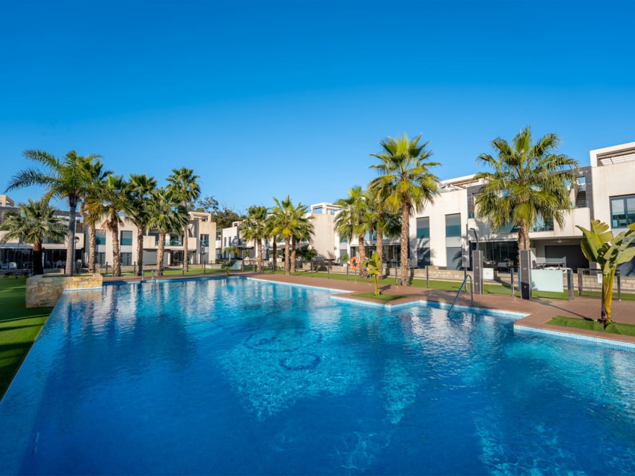 3 bedroom Apartment for sale in El Raso with pool - € 289,900 (Ref: 9491444)