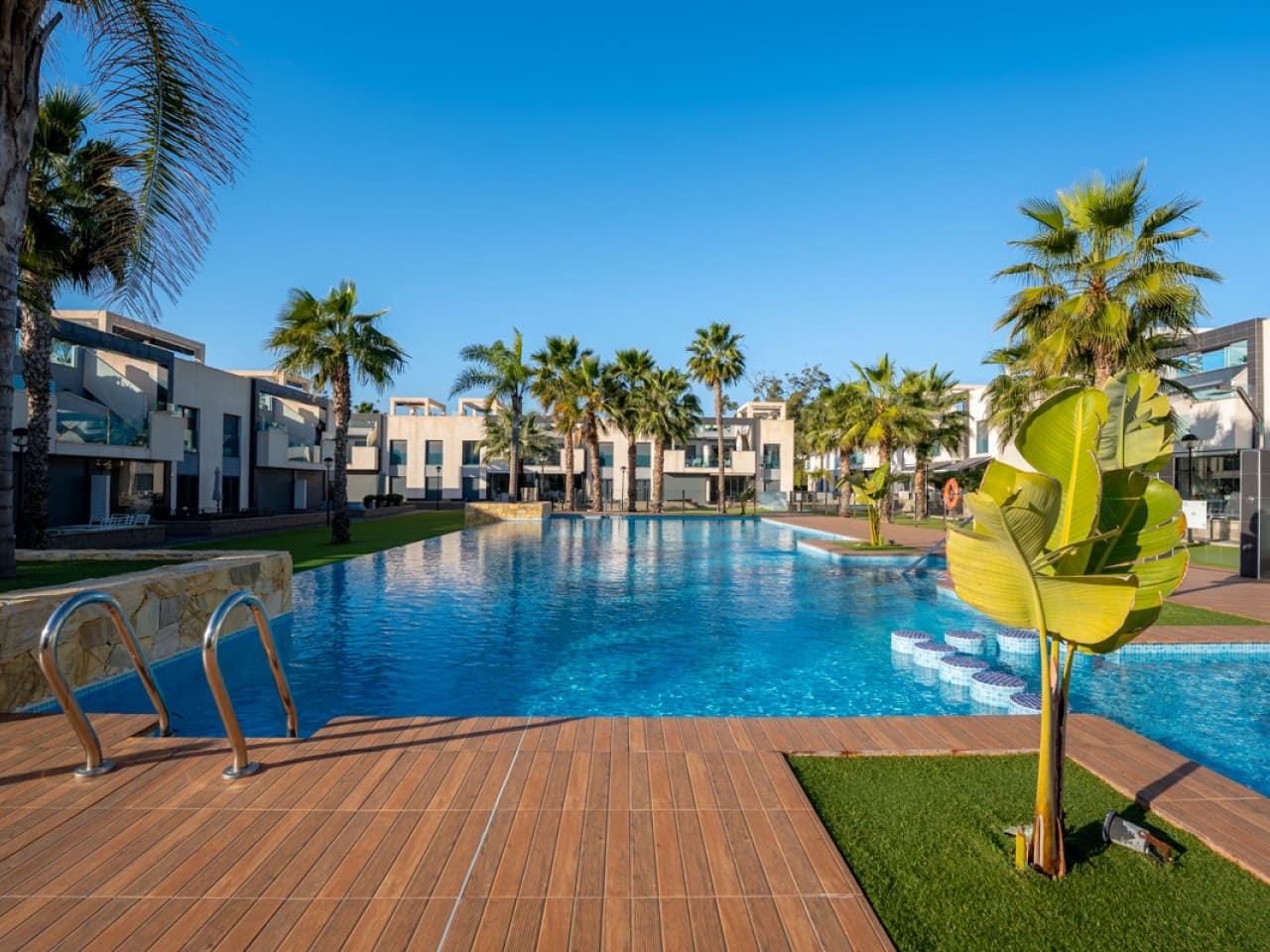 3 bedroom Apartment for sale in El Raso with pool - € 289,900 (Ref: 9491444)