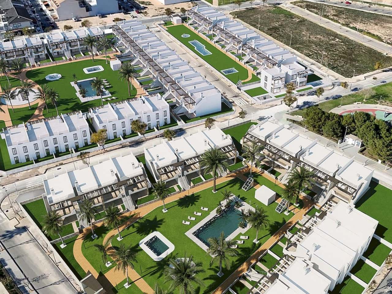 2 slaapkamer Rijtjeshuis te koop in Pilar de la Horadada met zwembad - € 296.000 (Ref: 9534018)