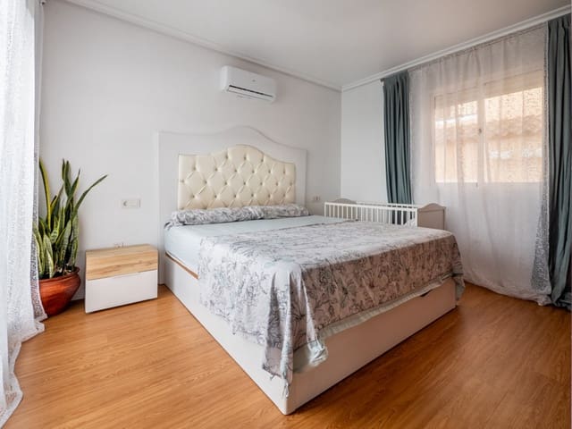 4 makuuhuone Huvila myytävänä paikassa San Miguel de Salinas mukana uima-altaan - 299 000 € (Ref: 9548549)