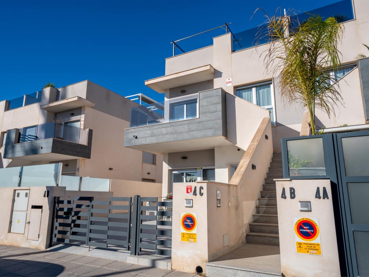 2 soveværelse Rækkehus til salg i Pilar de la Horadada med swimmingpool - € 229.900 (Ref: 9548550)