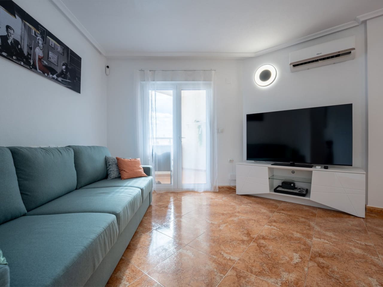 2 bedroom Apartment for sale in Torrevieja with pool - € 180,000 (Ref: 9608318)