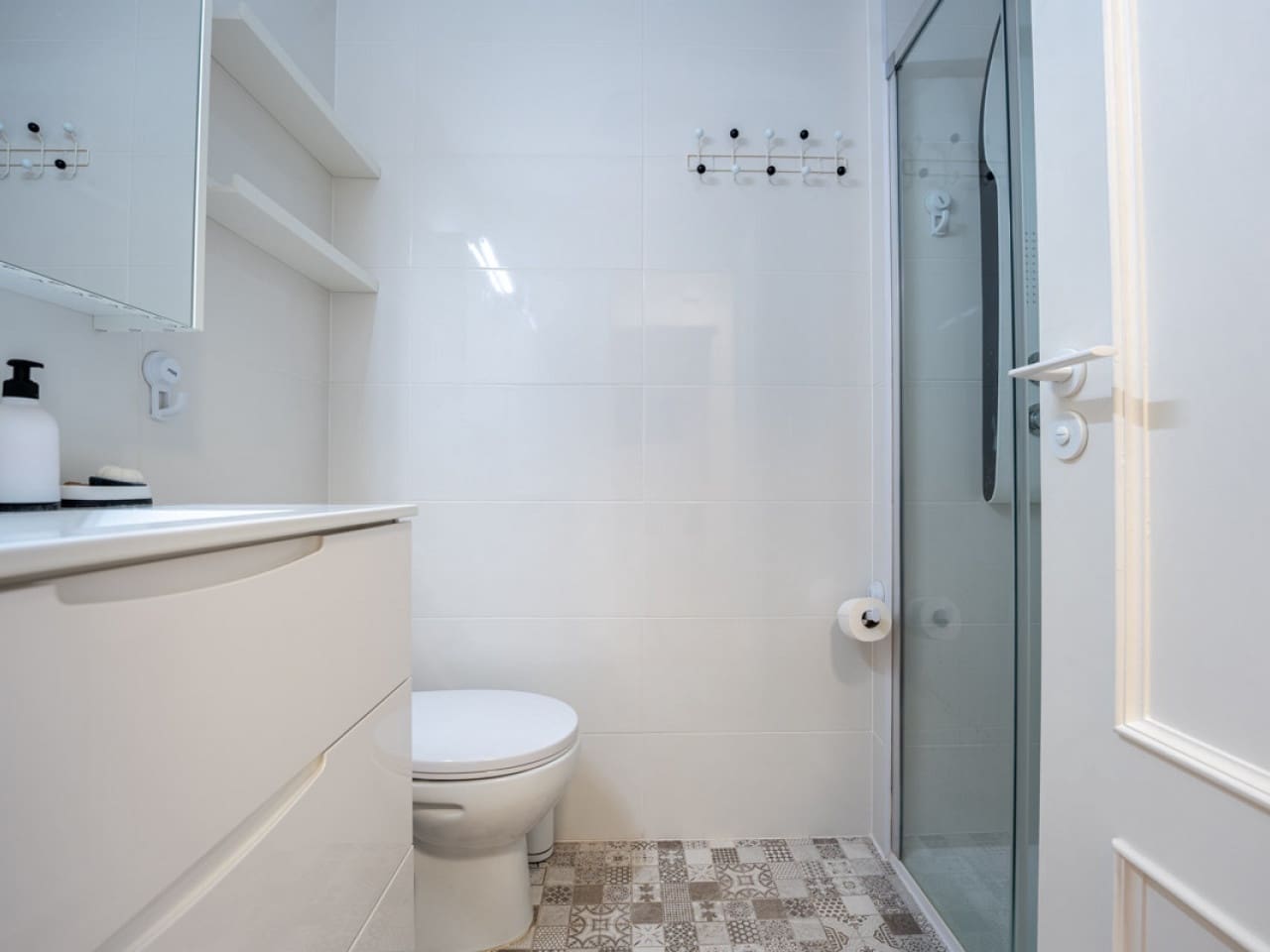 2 bedroom Apartment for sale in Torrevieja with pool - € 180,000 (Ref: 9608318)