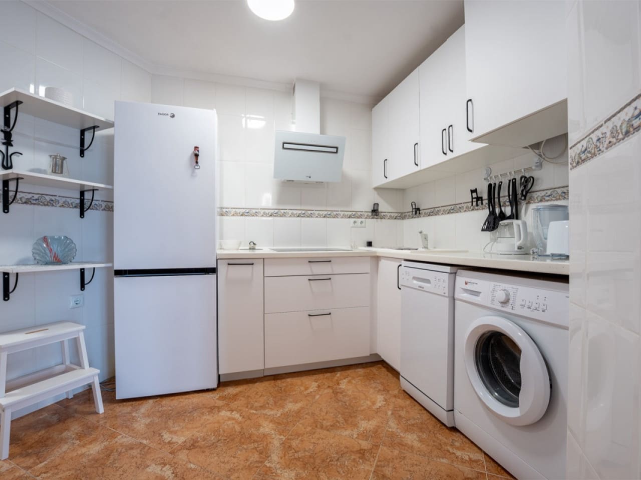 2 bedroom Apartment for sale in Torrevieja with pool - € 180,000 (Ref: 9608318)