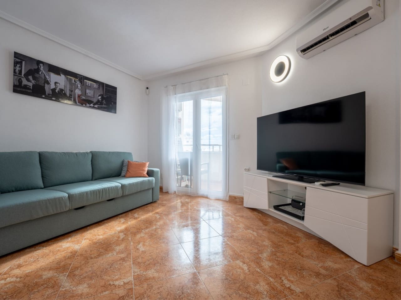 2 bedroom Apartment for sale in Torrevieja with pool - € 180,000 (Ref: 9608318)