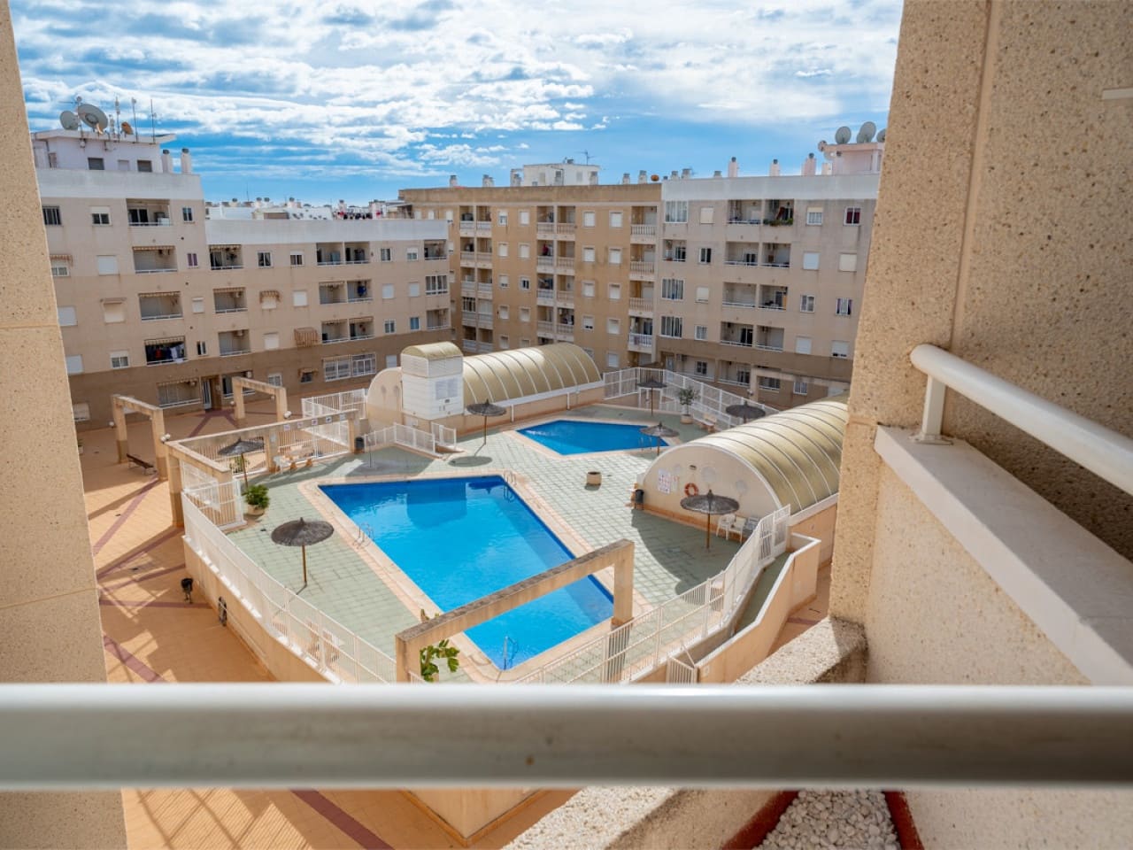 2 bedroom Apartment for sale in Torrevieja with pool - € 180,000 (Ref: 9608318)