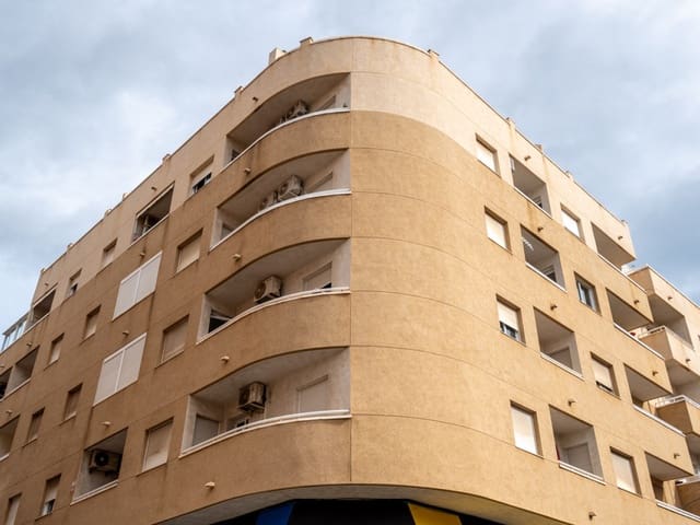 2 soveværelse Lejlighed til salg i Torrevieja med swimmingpool - € 180.000 (Ref: 9608318)