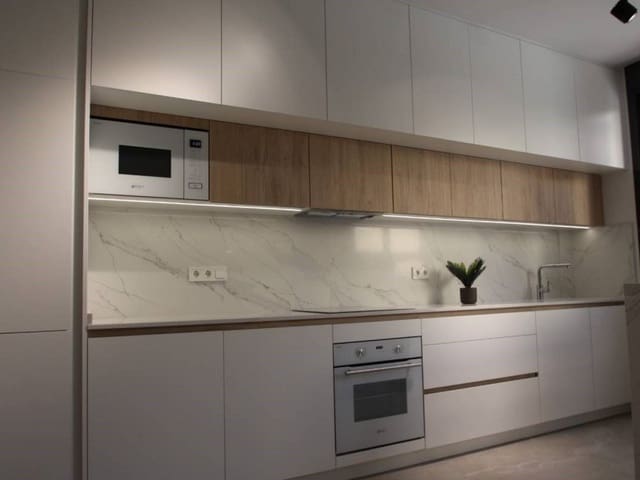 Apartamento de 2 habitaciones en Torrevieja en venta con piscina - 249.000 € (Ref: 9627884)