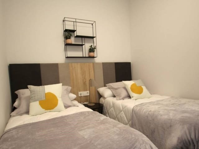 Apartamento de 2 habitaciones en Torrevieja en venta con piscina - 249.000 € (Ref: 9627884)