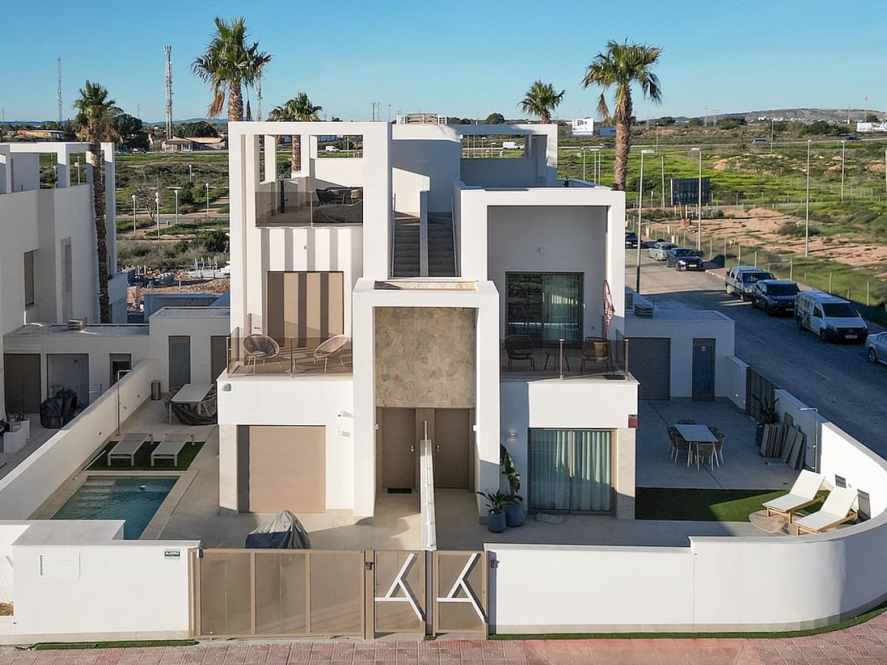 3 soveværelse Villa til salg i Los Alcazares med swimmingpool - € 439.000 (Ref: 9712399)