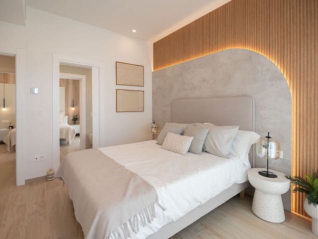 Chalet de 3 habitaciones en Los Alcázares en venta con piscina - 439.000 € (Ref: 9712399)