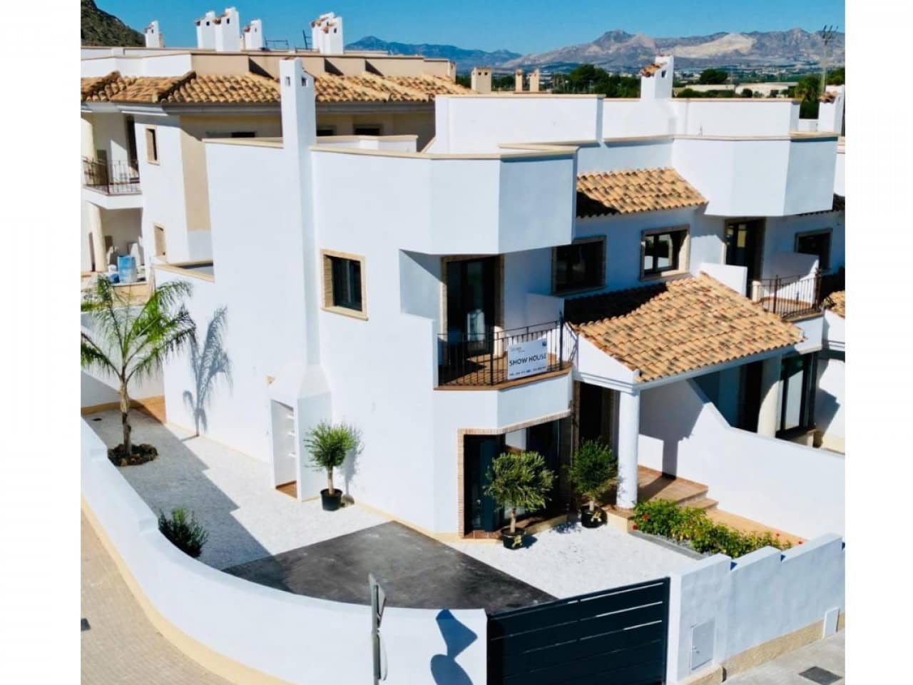 3 soveværelse Rækkehus til salg i Cox med swimmingpool - € 239.000 (Ref: 9712408)