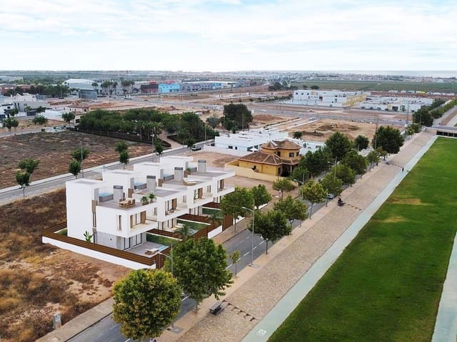 Chalet de 3 habitaciones en Pilar de la Horadada en venta con piscina garaje - 550.000 € (Ref: 9732466)