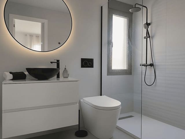 Apartamento de 2 habitaciones en Los Alcázares en venta con piscina garaje - 299.900 € (Ref: 9739095)