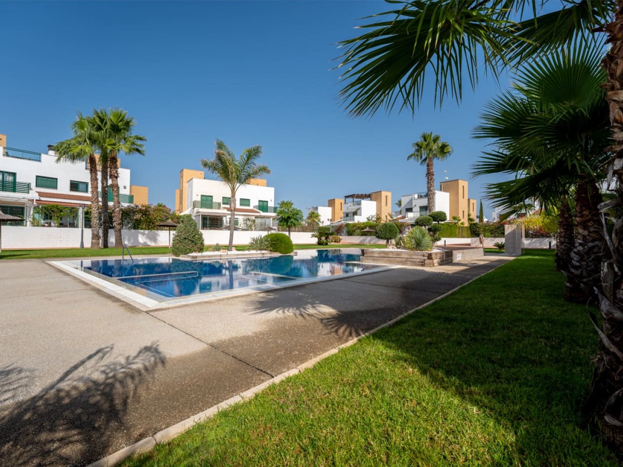 Chalet de 3 habitaciones en Rojales en venta con piscina - 330.000 € (Ref: 9742110)