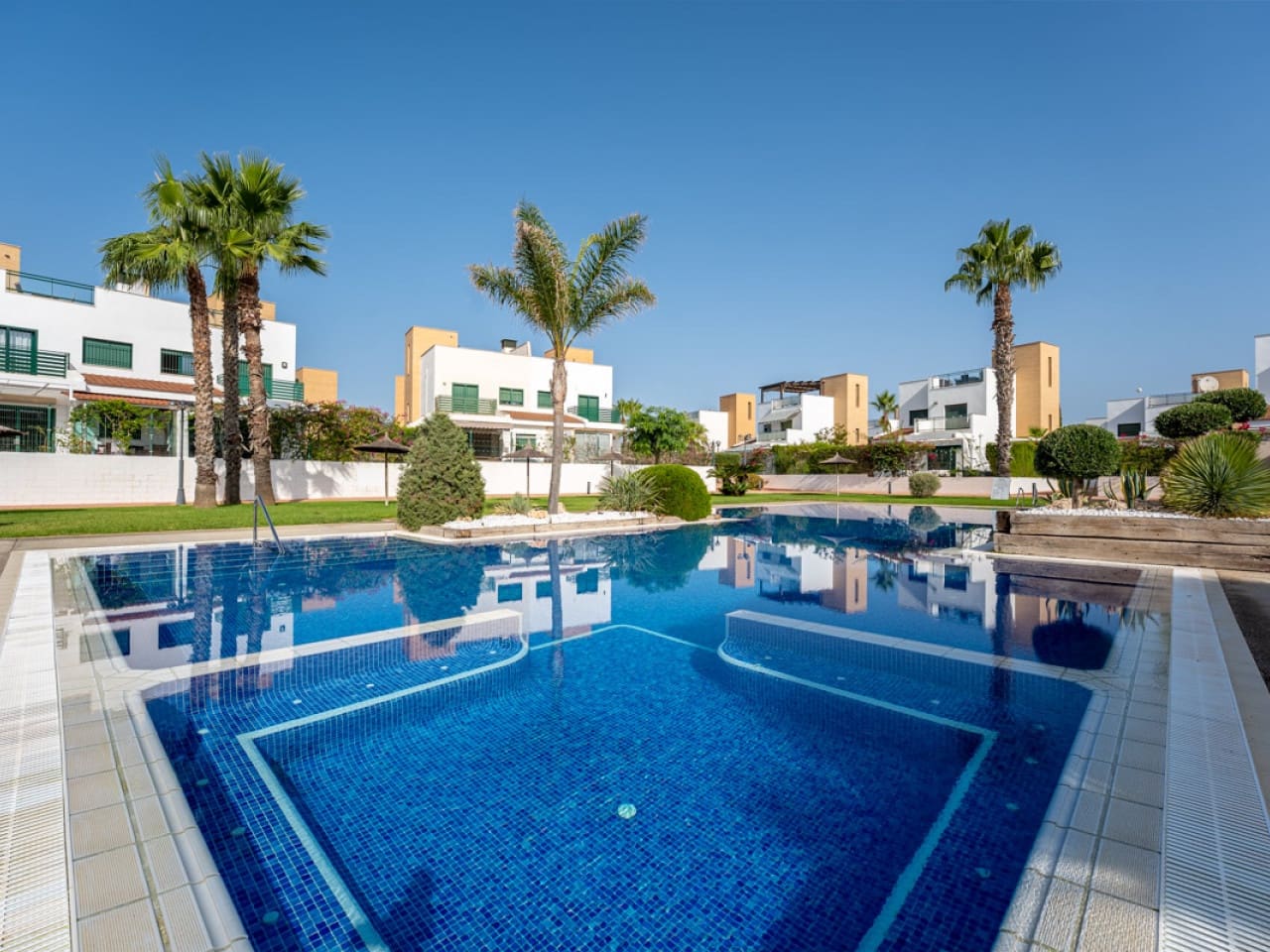 Chalet de 3 habitaciones en Rojales en venta con piscina - 330.000 € (Ref: 9742110)