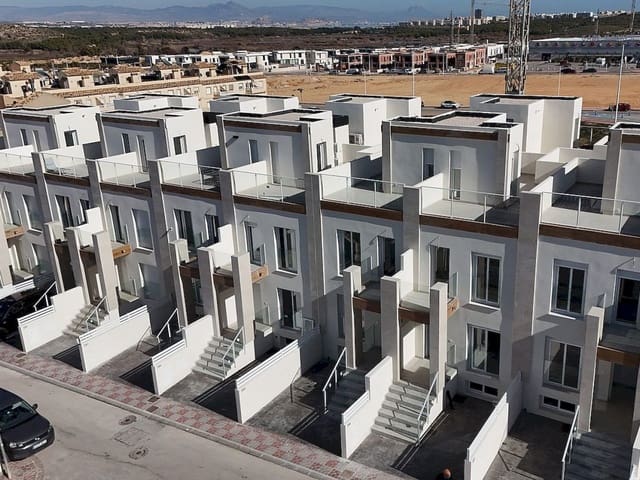 2 soverom Hus til salgs i Gran Alacant, Santa Pola med svømmebasseng garasje - € 306 000 (Ref: 9758907)