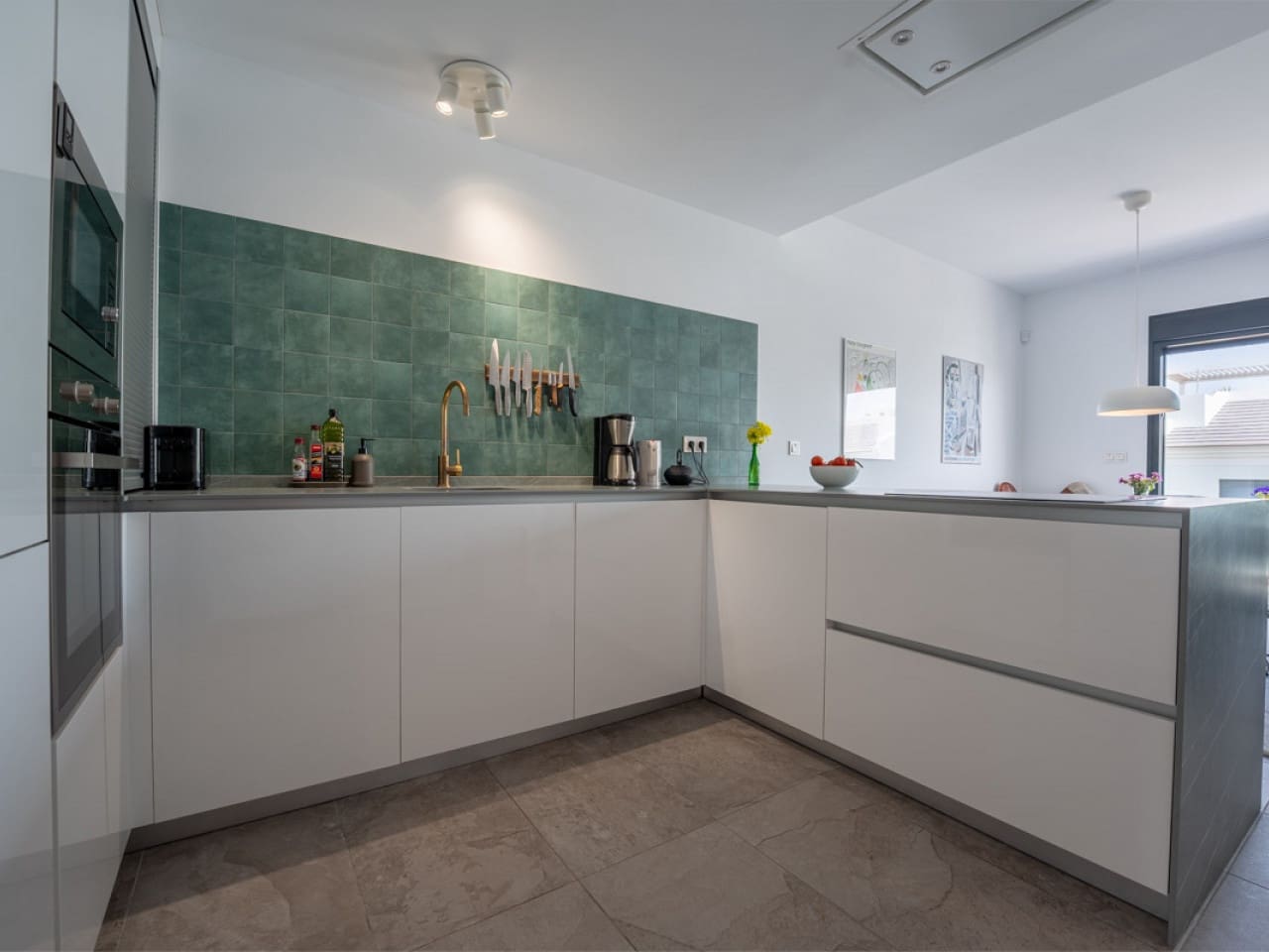 Apartamento de 2 habitaciones en Torrevieja en venta con piscina garaje - 319.900 € (Ref: 9778386)