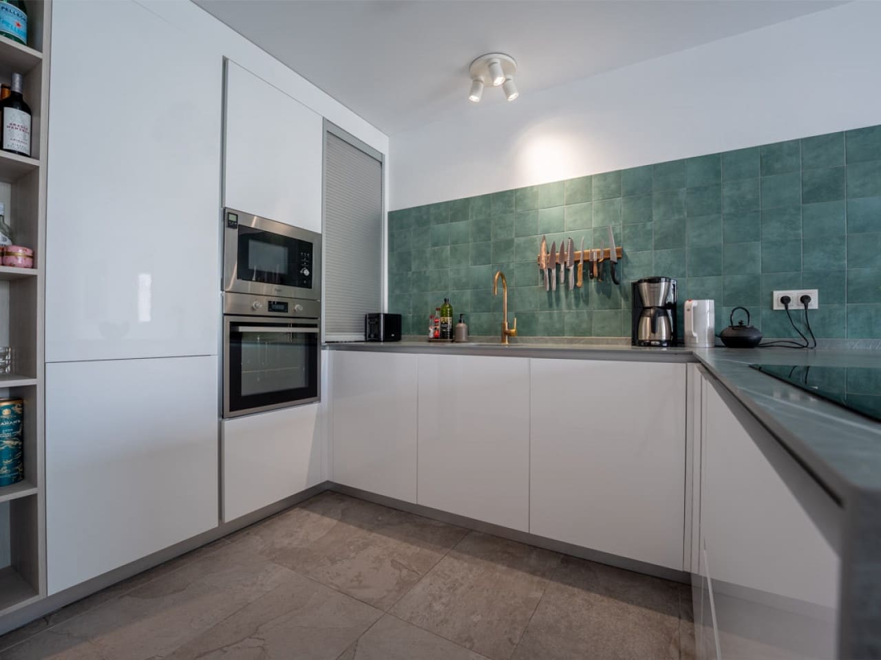 Apartamento de 2 habitaciones en Torrevieja en venta con piscina garaje - 319.900 € (Ref: 9778386)