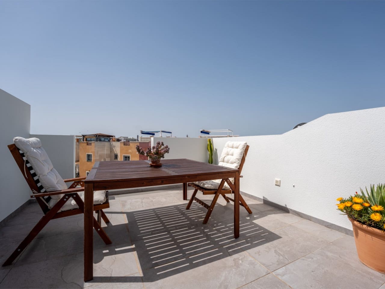 Apartamento de 2 habitaciones en Torrevieja en venta con piscina garaje - 319.900 € (Ref: 9778386)