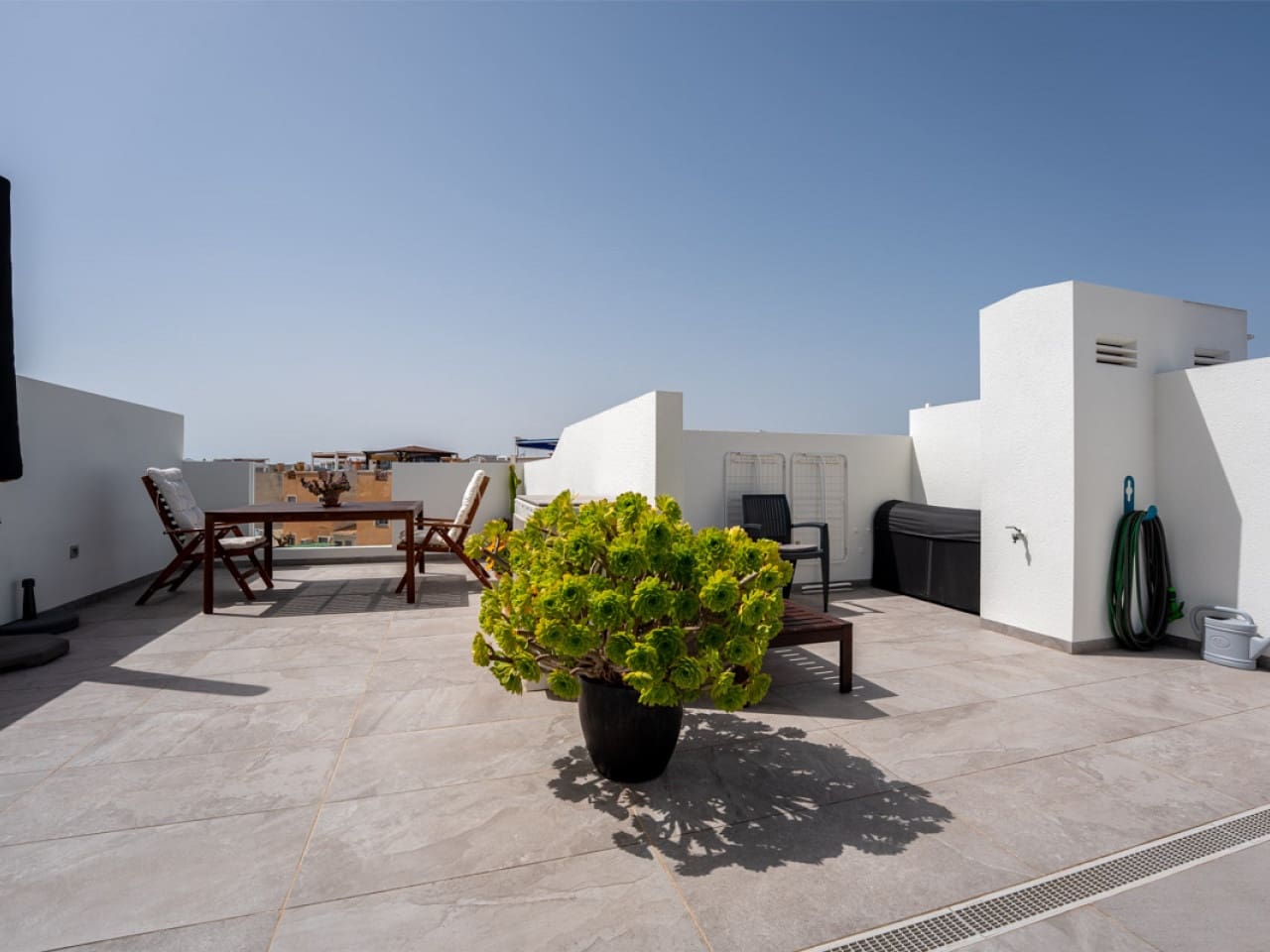 Apartamento de 2 habitaciones en Torrevieja en venta con piscina garaje - 319.900 € (Ref: 9778386)