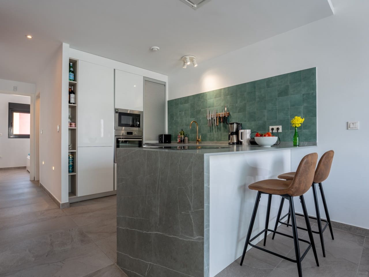 Apartamento de 2 habitaciones en Torrevieja en venta con piscina garaje - 319.900 € (Ref: 9778386)