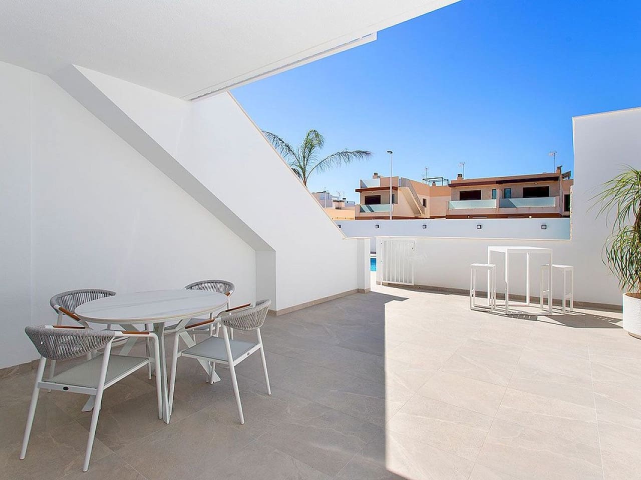 2 soveværelse Rækkehus til salg i San Pedro del Pinatar med swimmingpool garage - € 239.900 (Ref: 9816071)