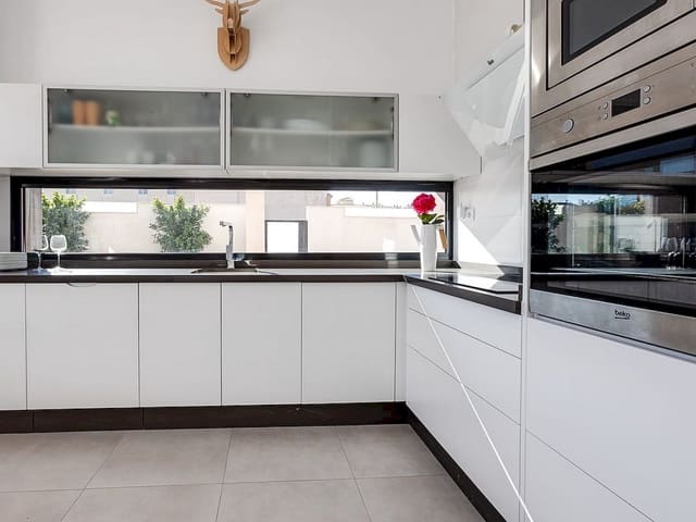 3 soveværelse Villa til salg i Pilar de la Horadada med swimmingpool garage - € 448.000 (Ref: 9818410)