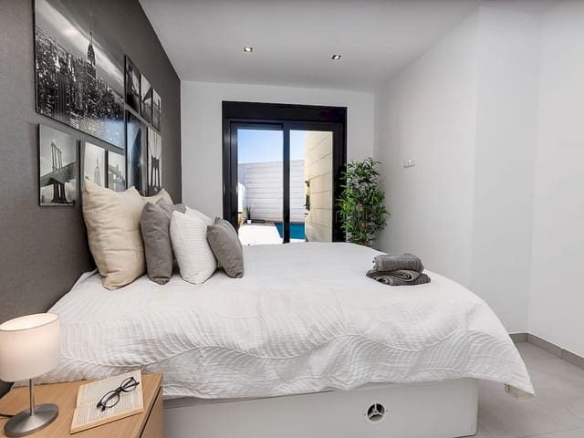 3 soveværelse Villa til salg i Pilar de la Horadada med swimmingpool garage - € 448.000 (Ref: 9818410)